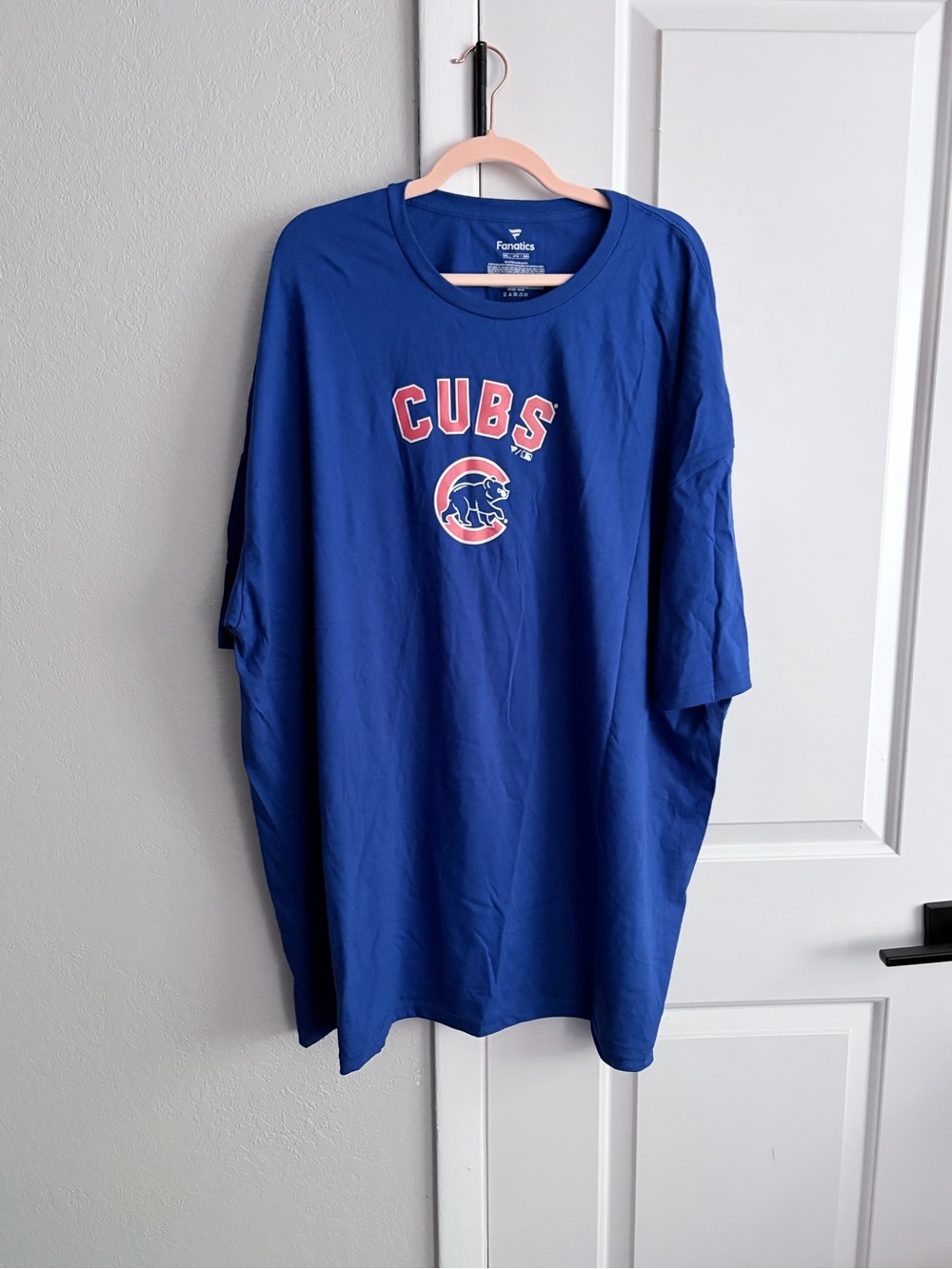 Fanatics Men’s Chicago Cubs Blue Graphic Tee with Red & White Accents